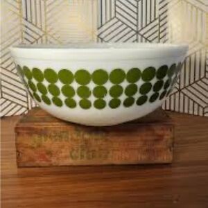 Vintage Pyrex Green and White Mixing Bowl